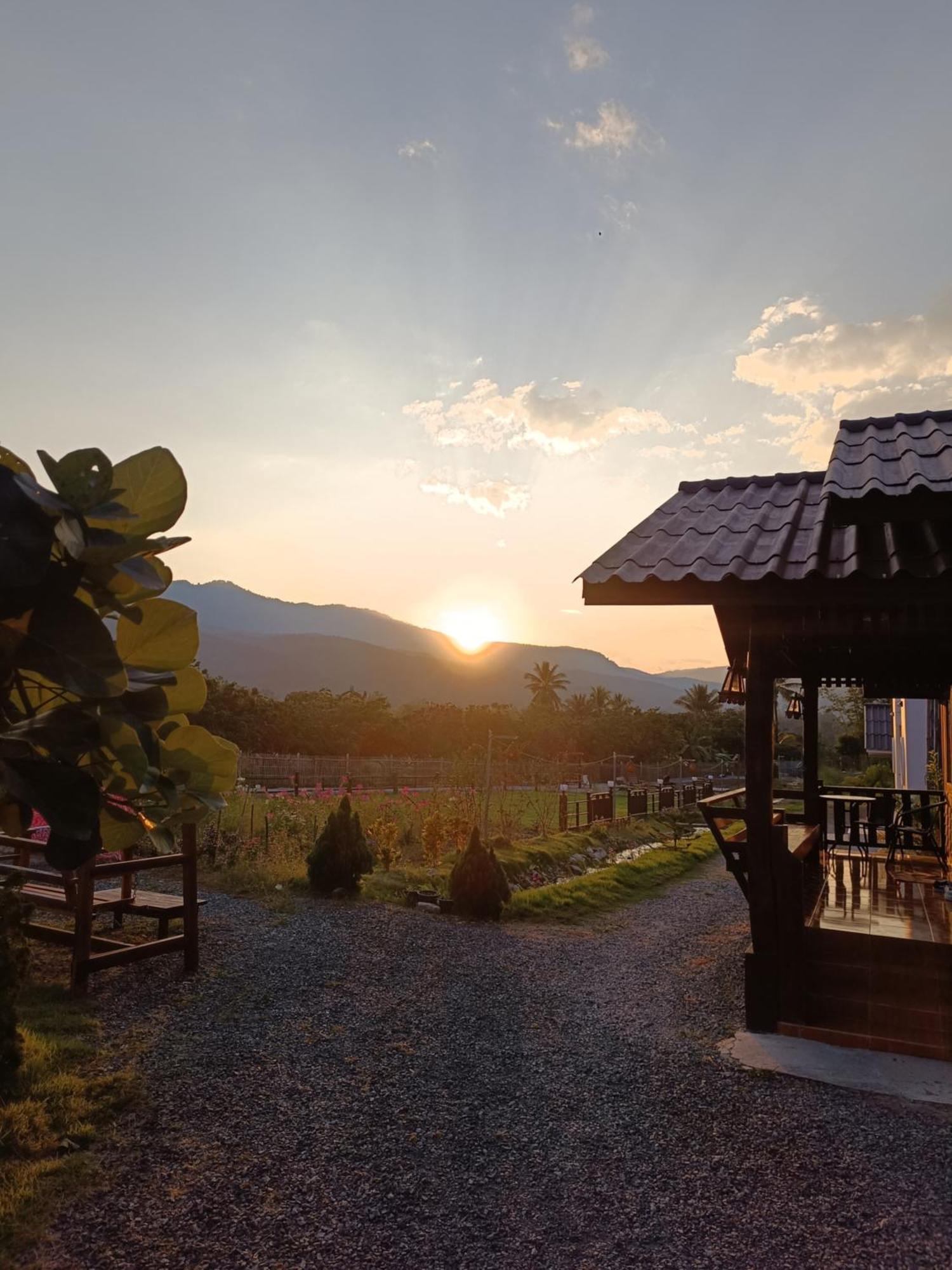 ม่วนใจ๋ปันสุข โฮมสเตย์แอนคาเฟ่ Muanjai Punsuk Homestay And Cafe Чом Тхонг Экстерьер фото